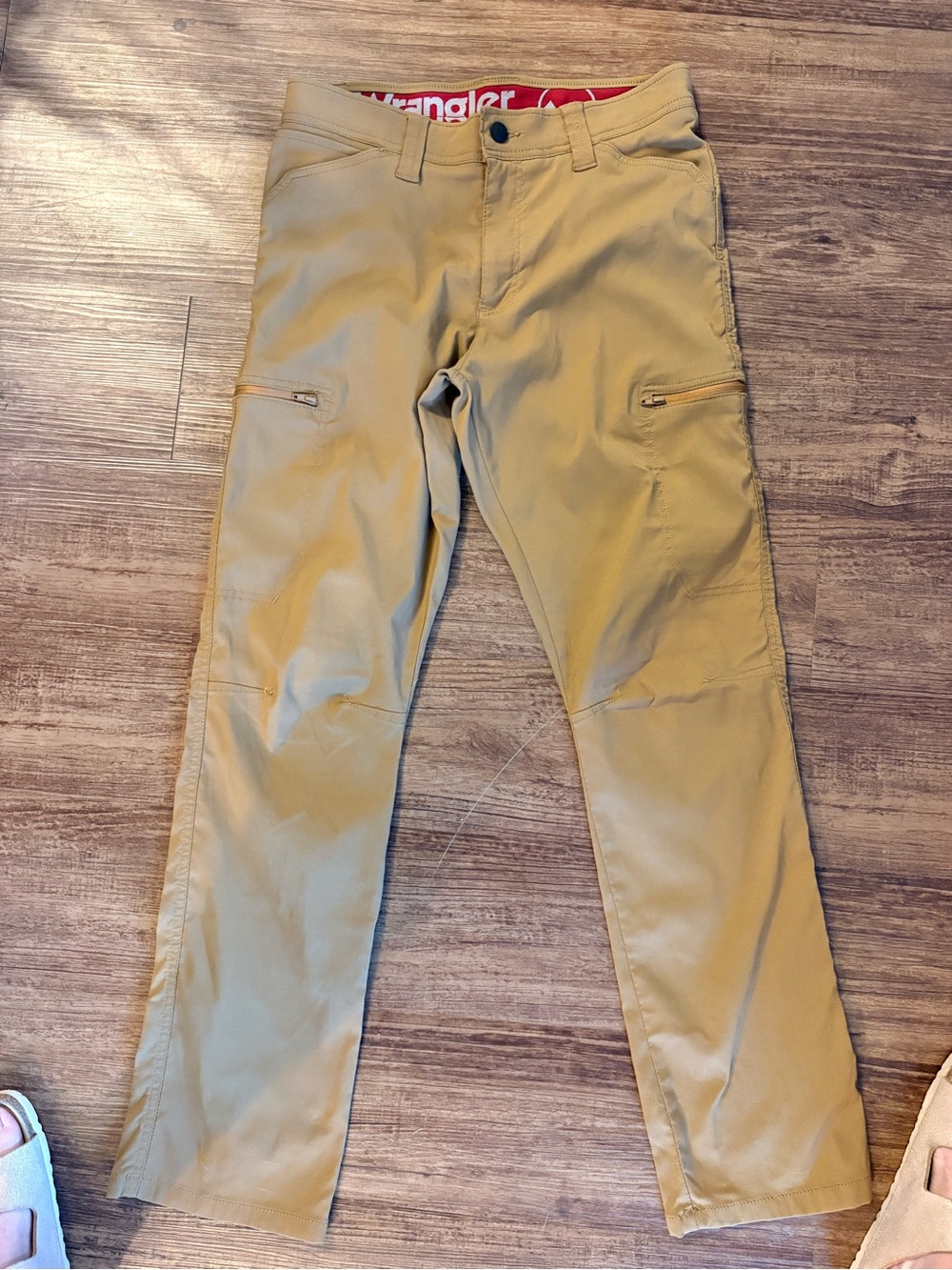 Wrangler Tan Cargo Pants with Zip Pockets30/30. Spandex. Workwear